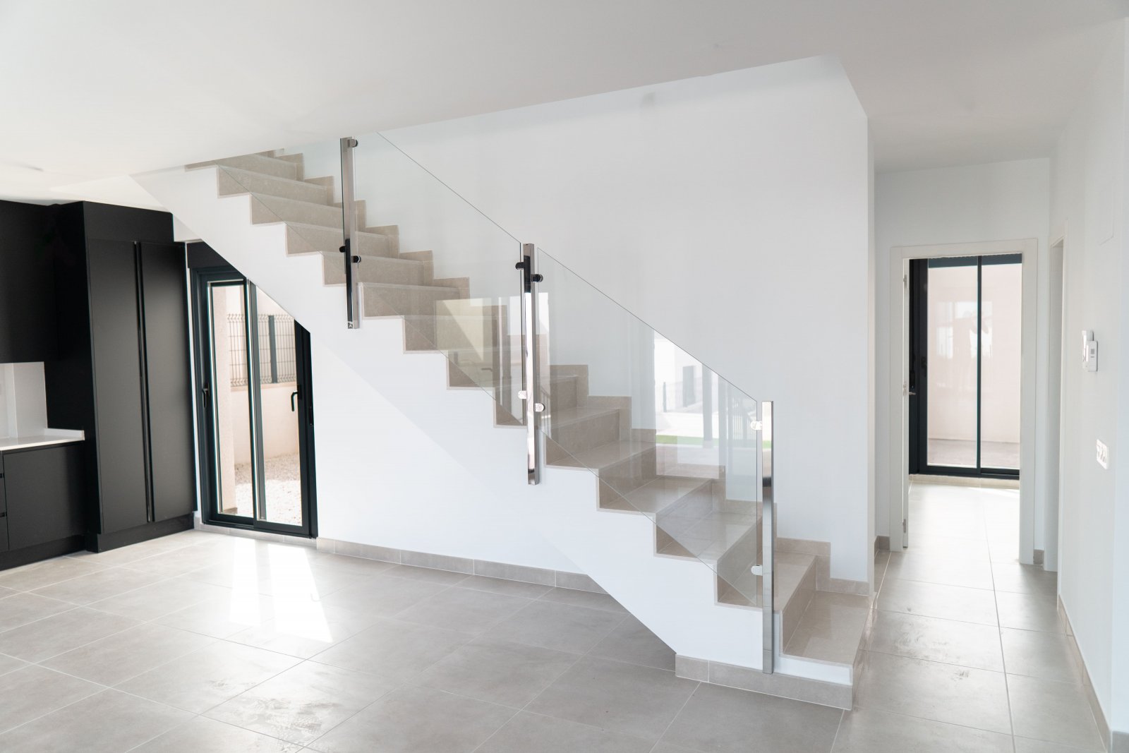 Уютна самостоятелна вила с басейн и градина на тихо място, Полоп