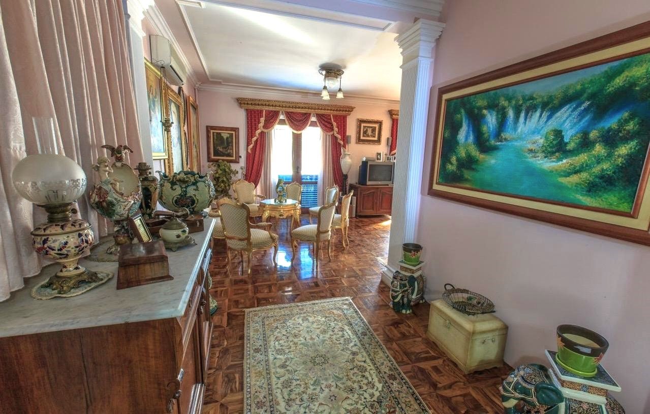 Старинно обзаведена просторна къща с гледка към морето в Bar, Šušanj