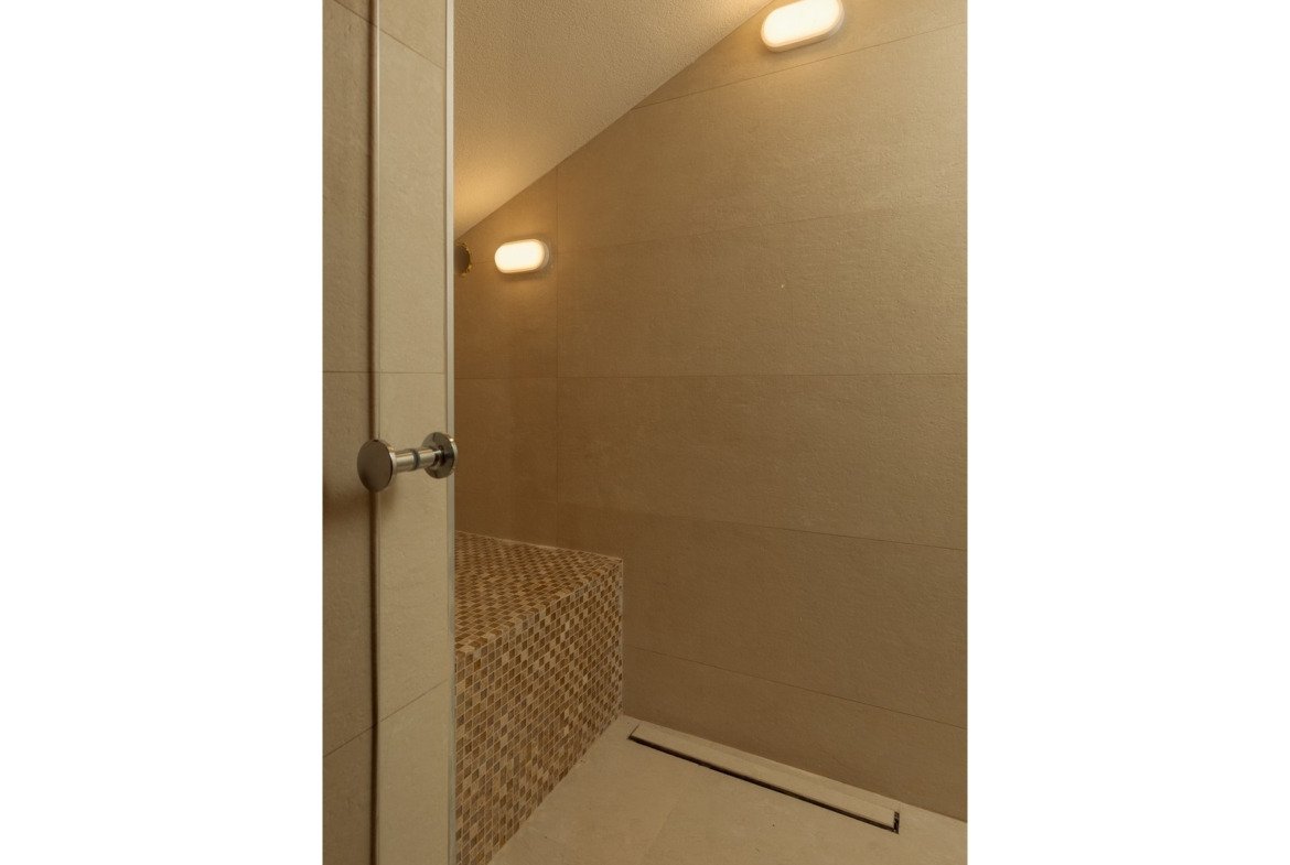 Просторен пентхаус с тераса и панорамна гледка към морето – Котор