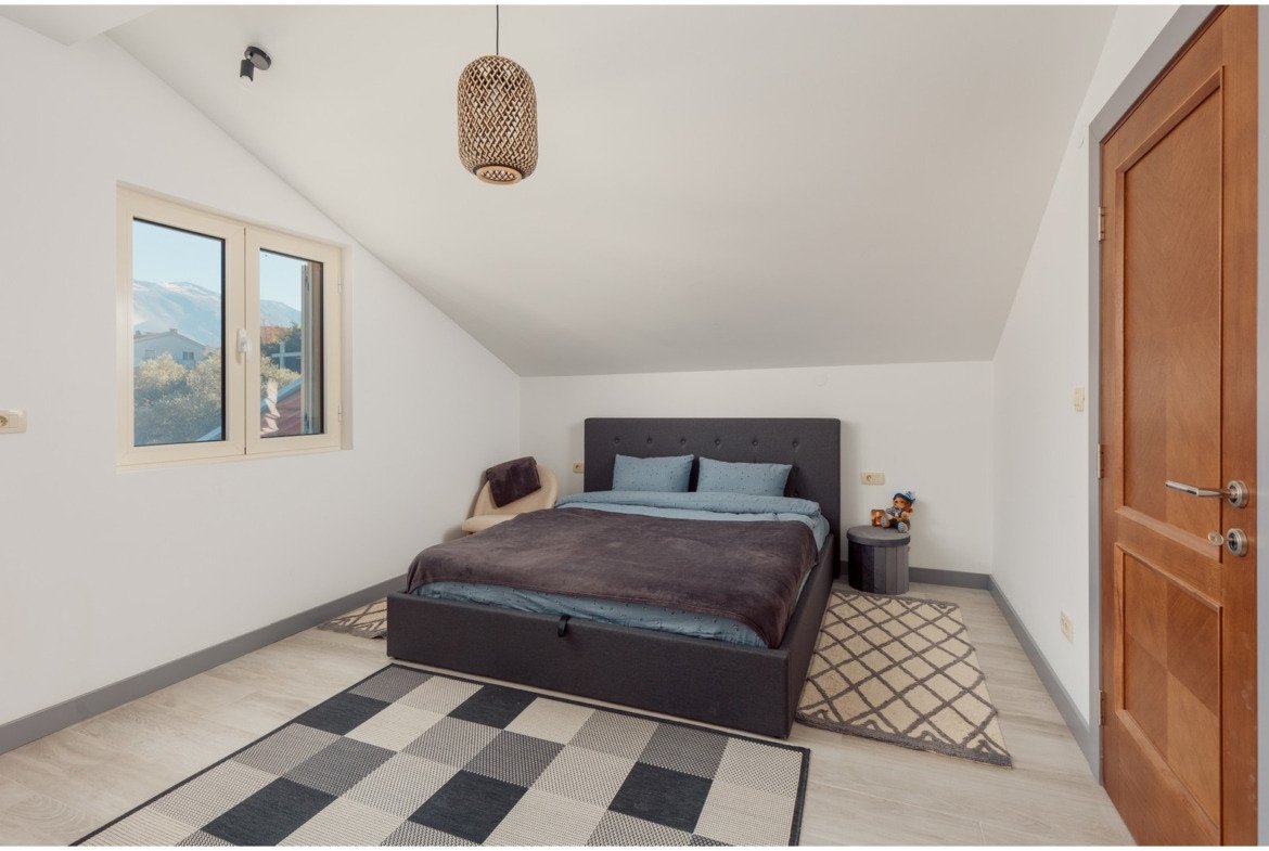 Просторен пентхаус с тераса и панорамна гледка към морето – Котор