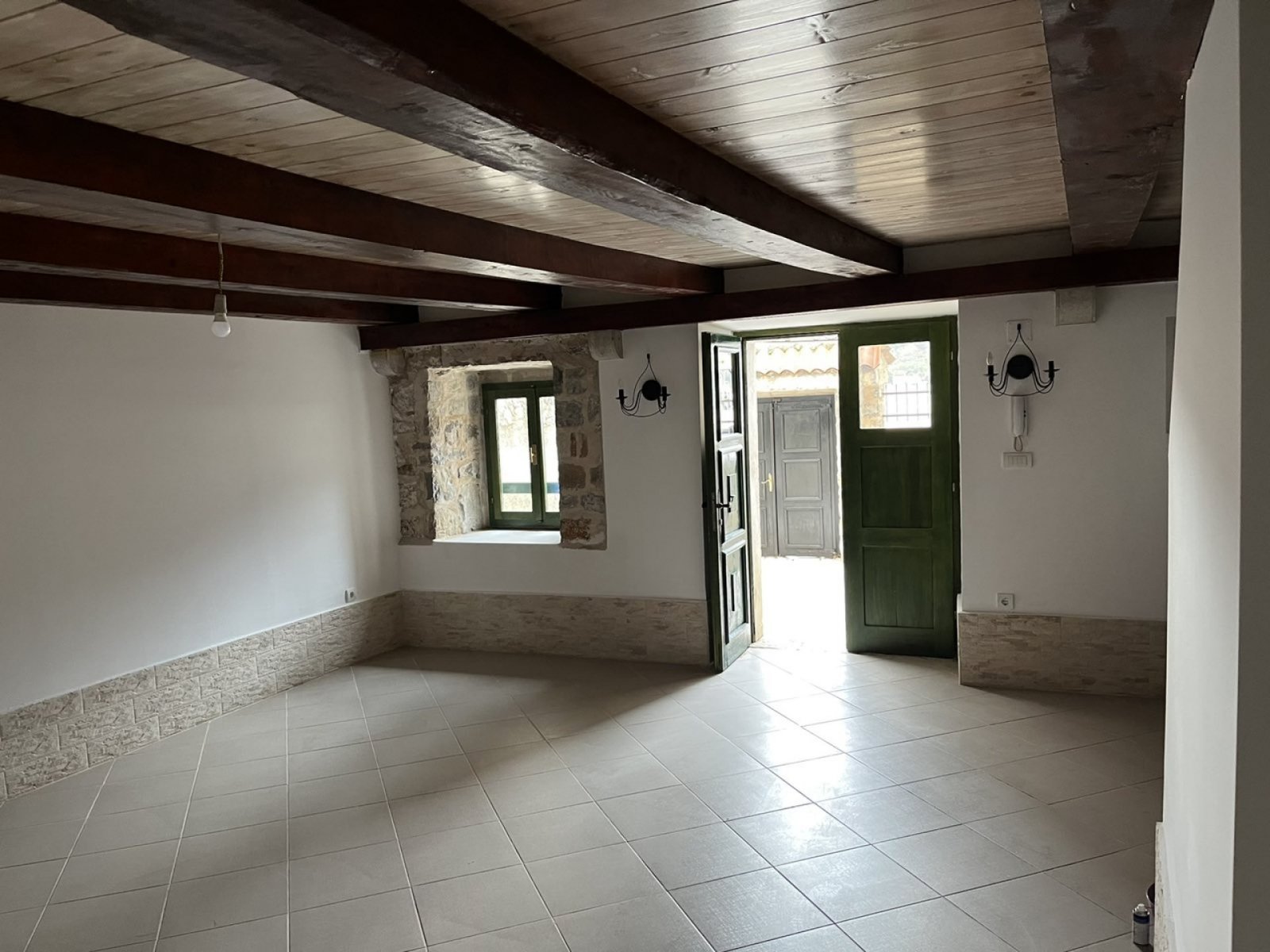 Реновирана каменна къща на брега на морето в Лепетане, Тиват - идеална комбинация от история и модерен живот