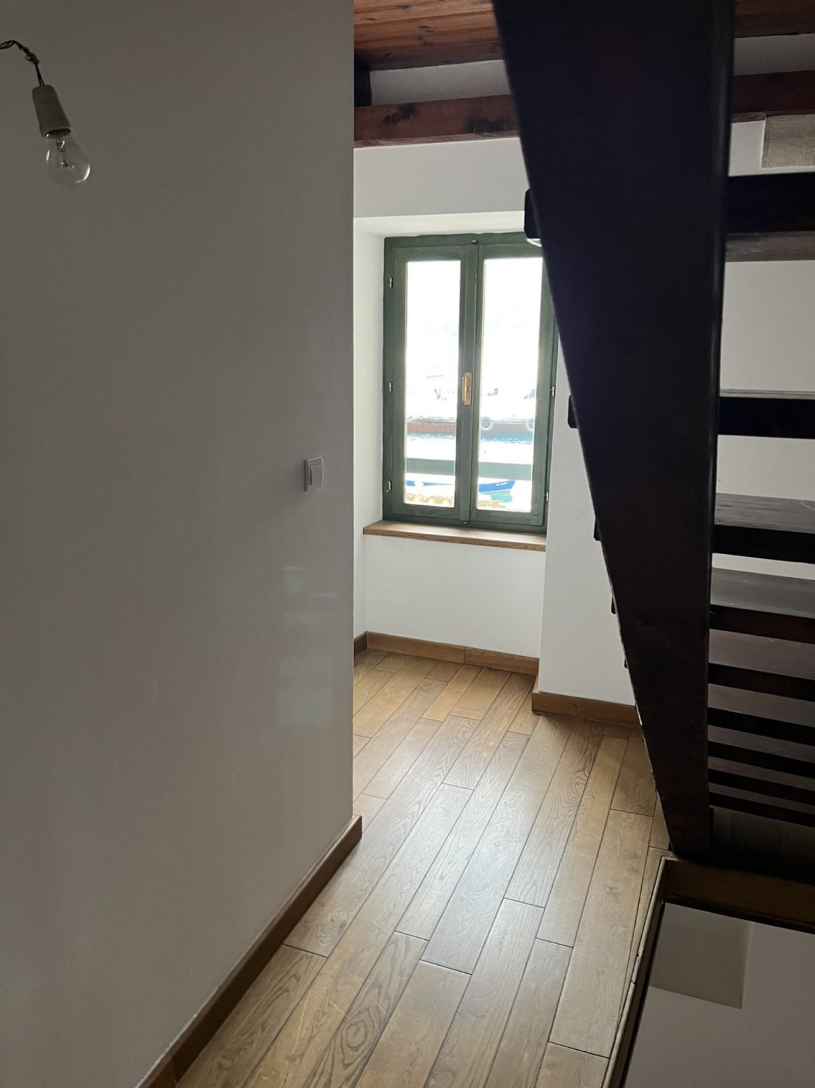 Реновирана каменна къща на брега на морето в Лепетане, Тиват - идеална комбинация от история и модерен живот