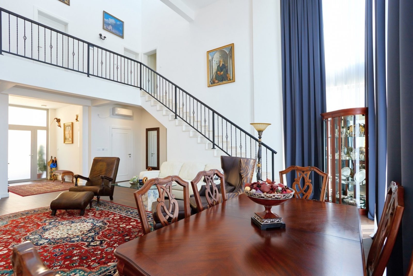 Модерна вила с панорамна гледка към морето в тиха част на Кумбор