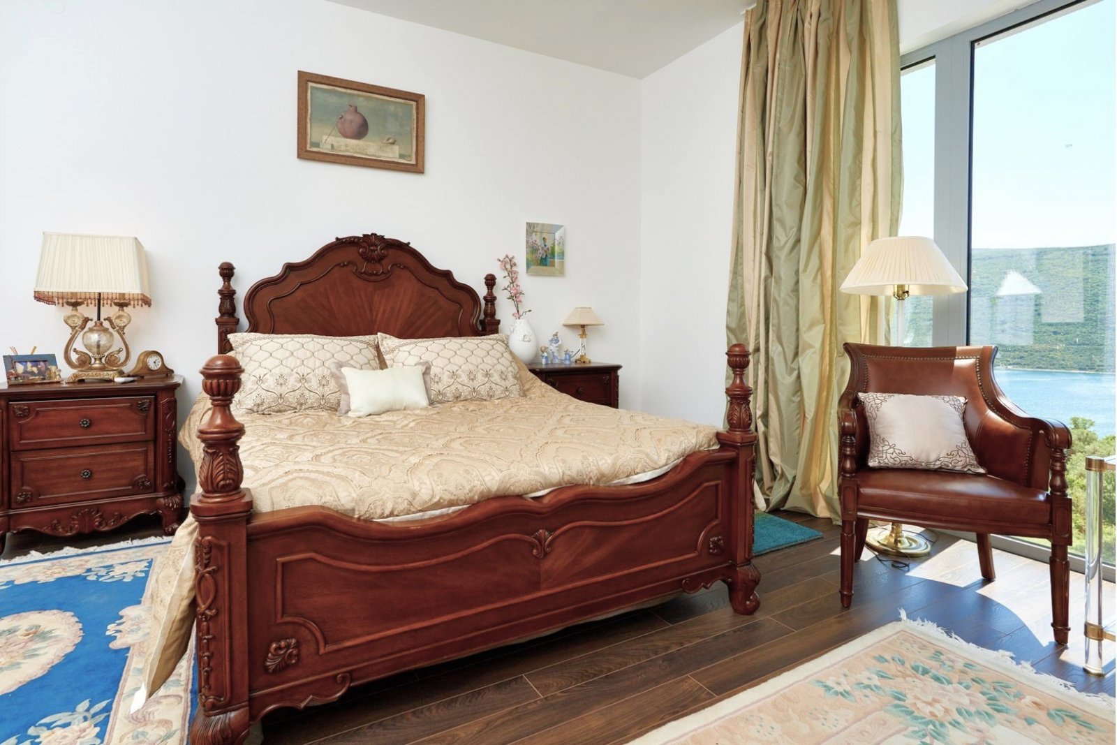 Модерна вила с панорамна гледка към морето в тиха част на Кумбор