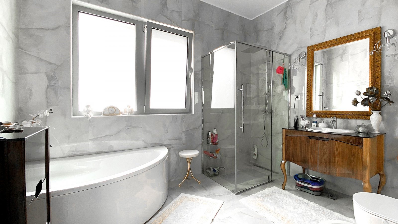 Модерна вила с панорамна гледка към морето в тиха част на Кумбор