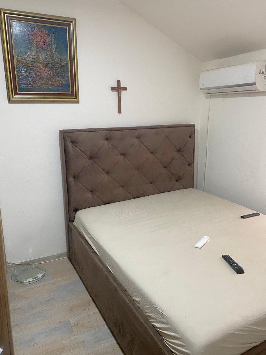 Семейна къща с два апартамента, тихо място и паркинг в Джурмани, Бар