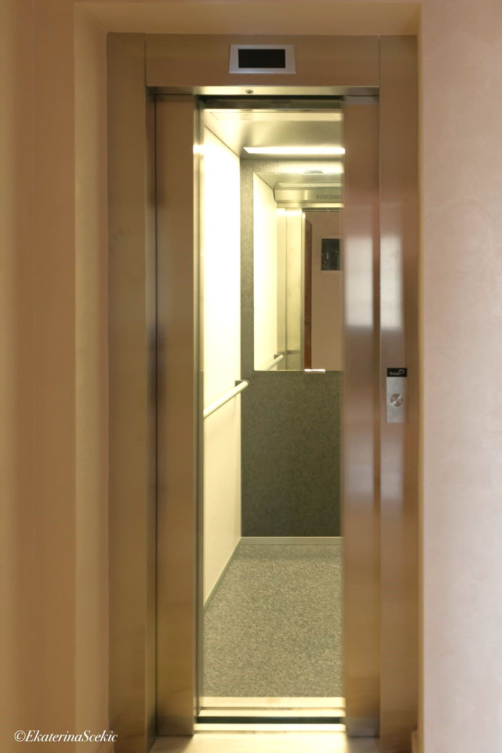 Впечатляваща вила с панорамна гледка към морето и планината в Перазича До