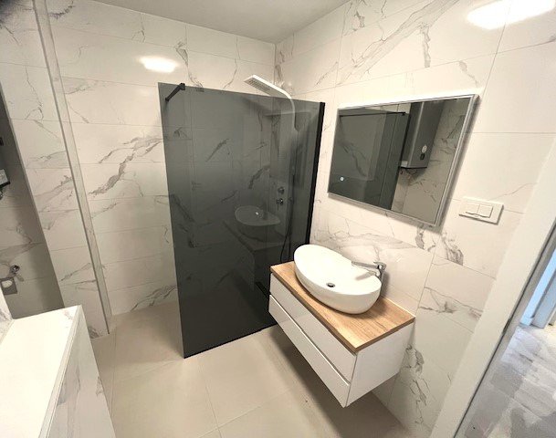 Нов апартамент с градина в Крък на остров Крък