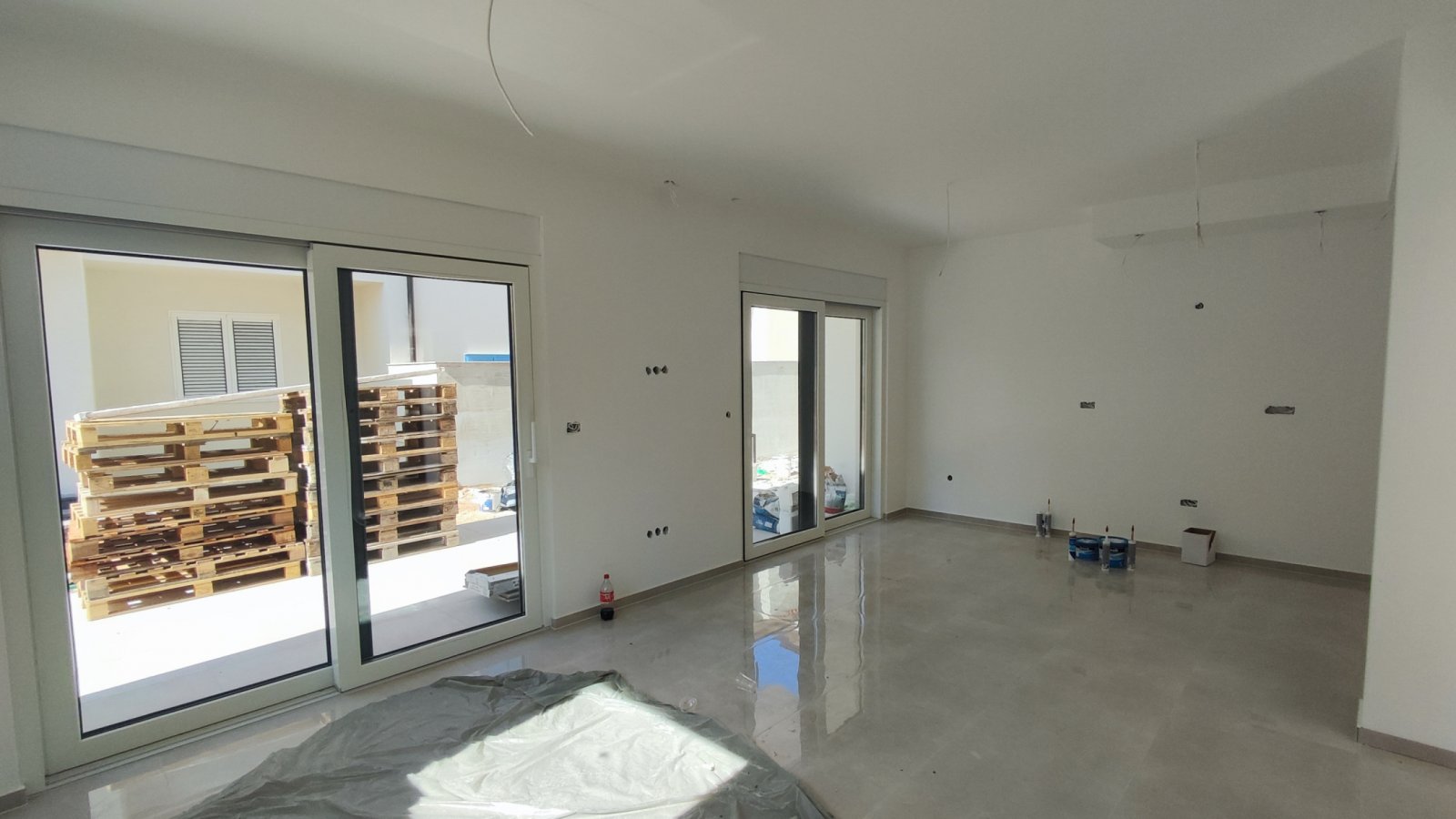 Модерна триетажна къща с гледка към морето само на 300 метра от плажа – Водице, Срима