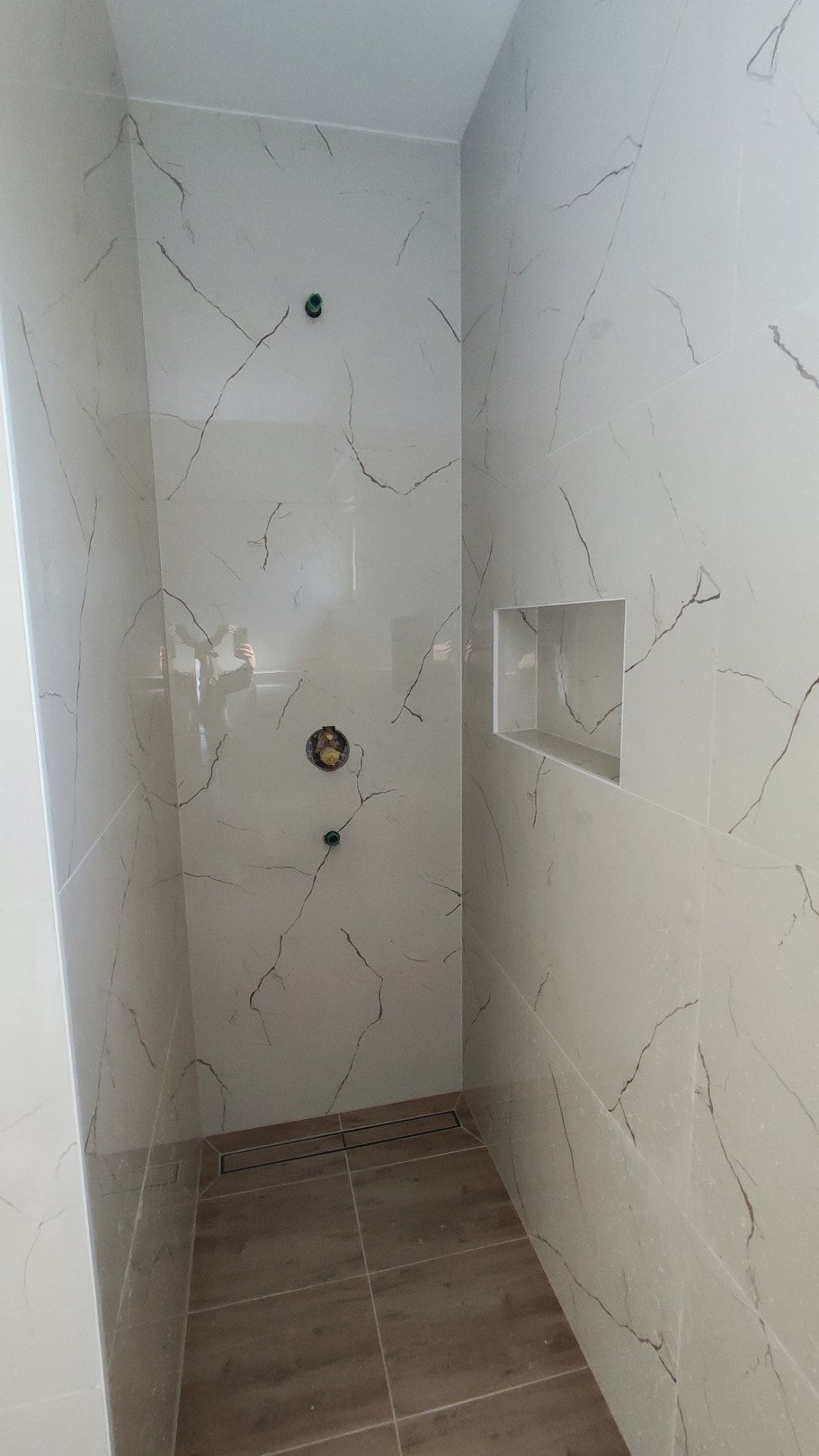 Модерна триетажна къща с гледка към морето само на 300 метра от плажа – Водице, Срима