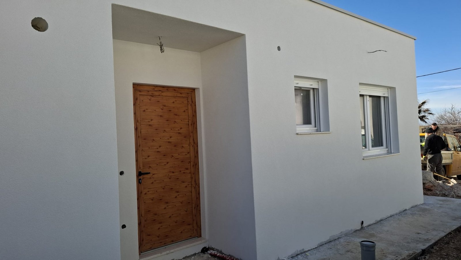 Елегантна вила с басейн и лятна кухня в тих район на Привлаки. Идеално място за релакс и забавление.