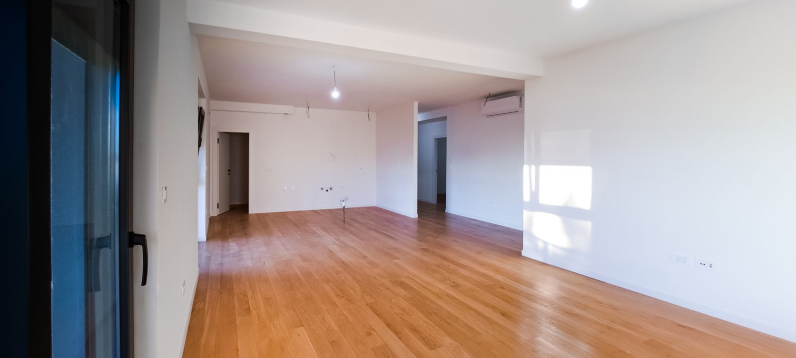 Премиум апартамент само на 50 м от морето, тераса на покрива → Привлака