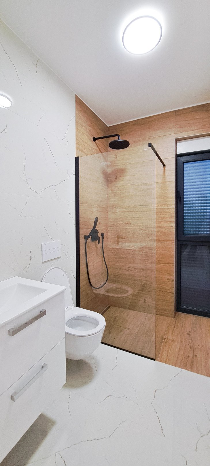 Премиум апартамент само на 50 м от морето, тераса на покрива → Привлака