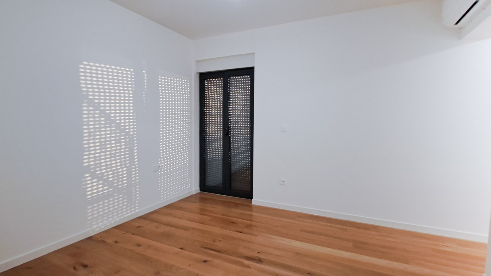 Премиум апартамент само на 50 м от морето, тераса на покрива → Привлака