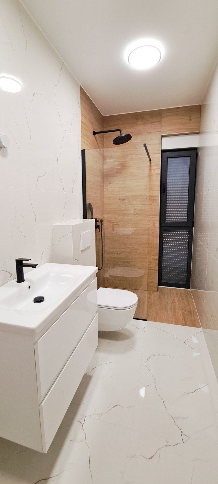 Премиум апартамент само на 50 м от морето, тераса на покрива → Привлака