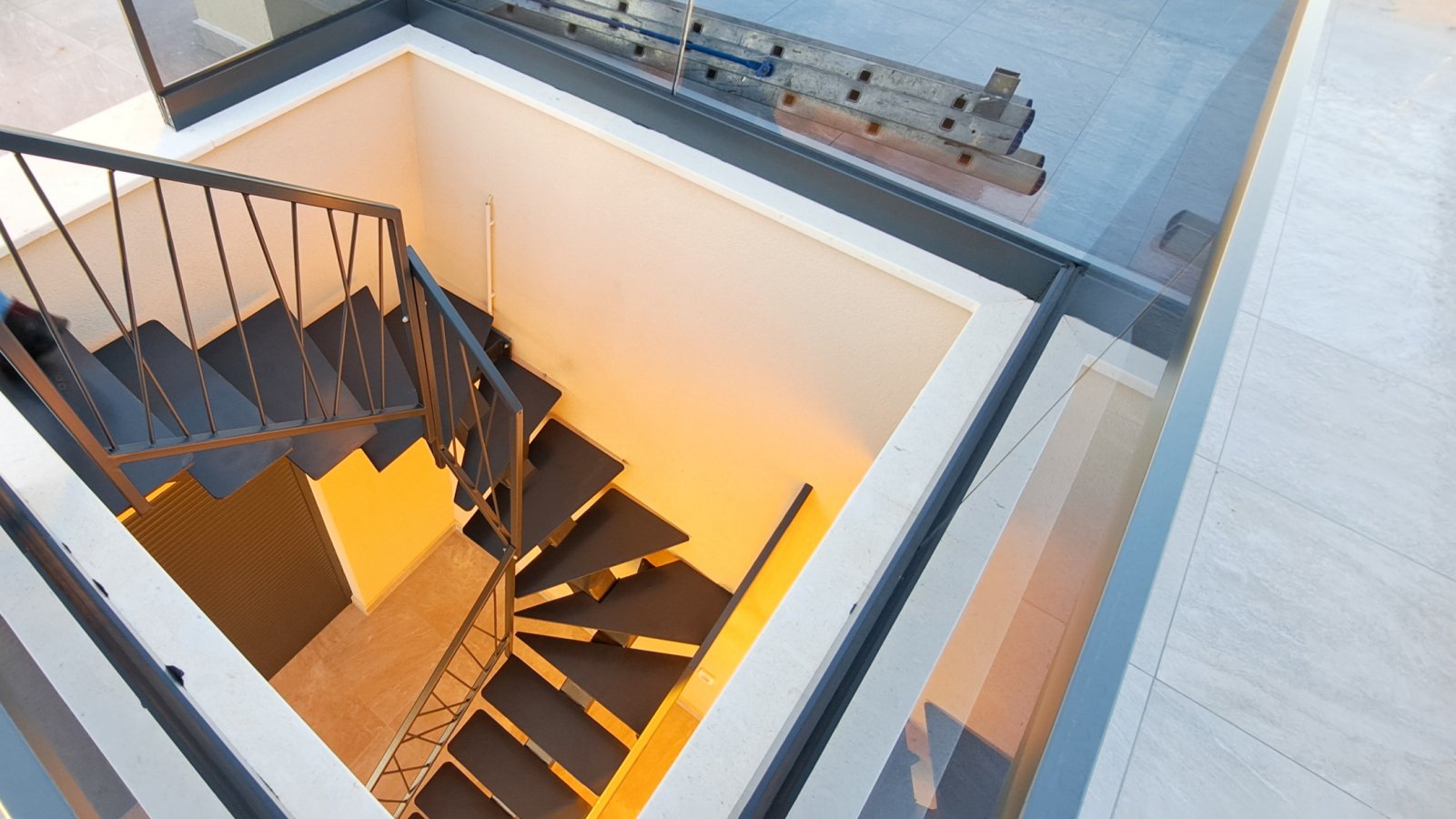 Премиум апартамент само на 50 м от морето, тераса на покрива → Привлака