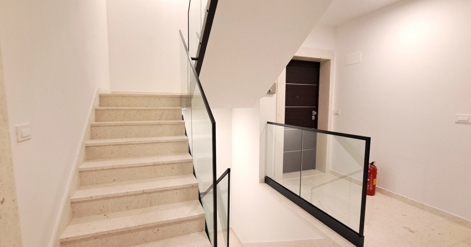 Премиум апартамент само на 50 м от морето, тераса на покрива → Привлака