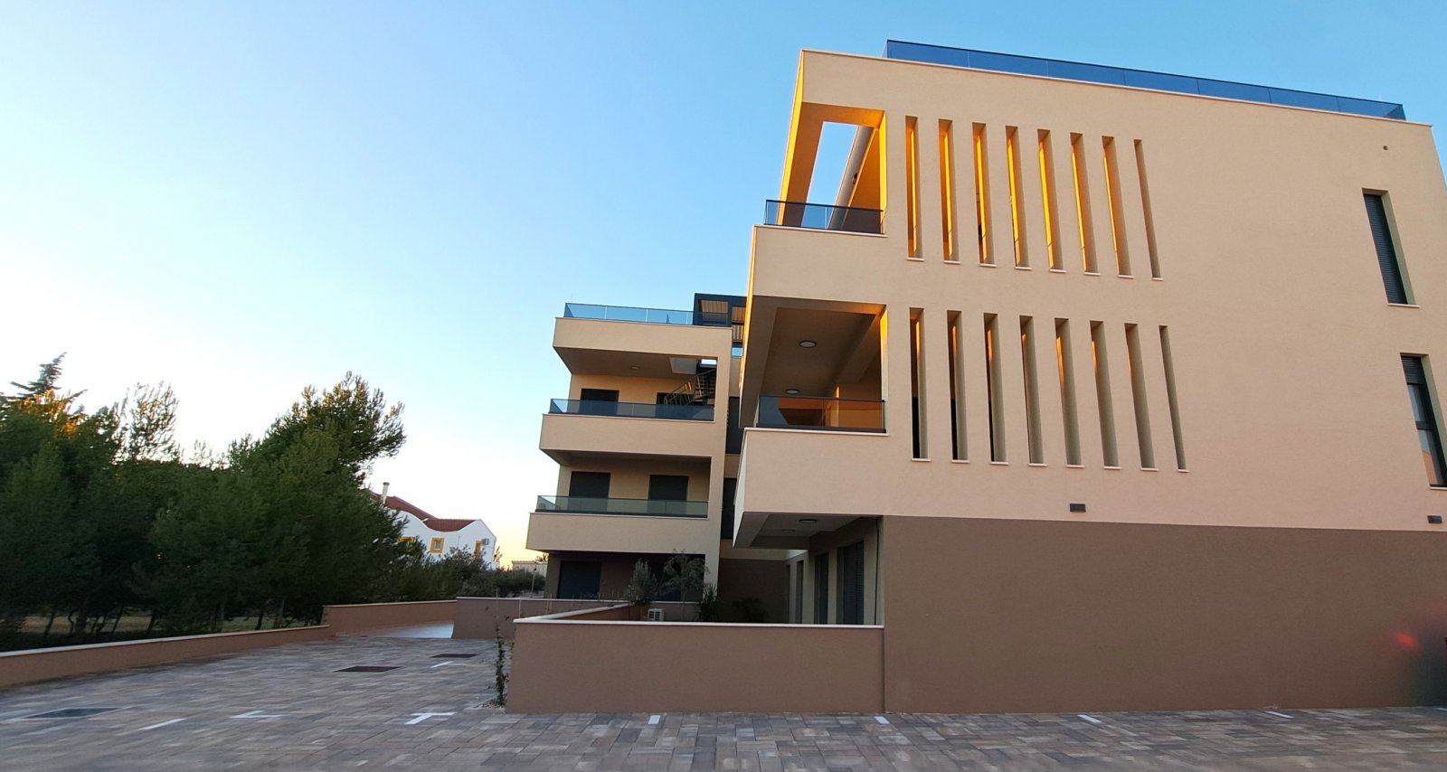 Премиум апартамент само на 50 м от морето, тераса на покрива → Привлака