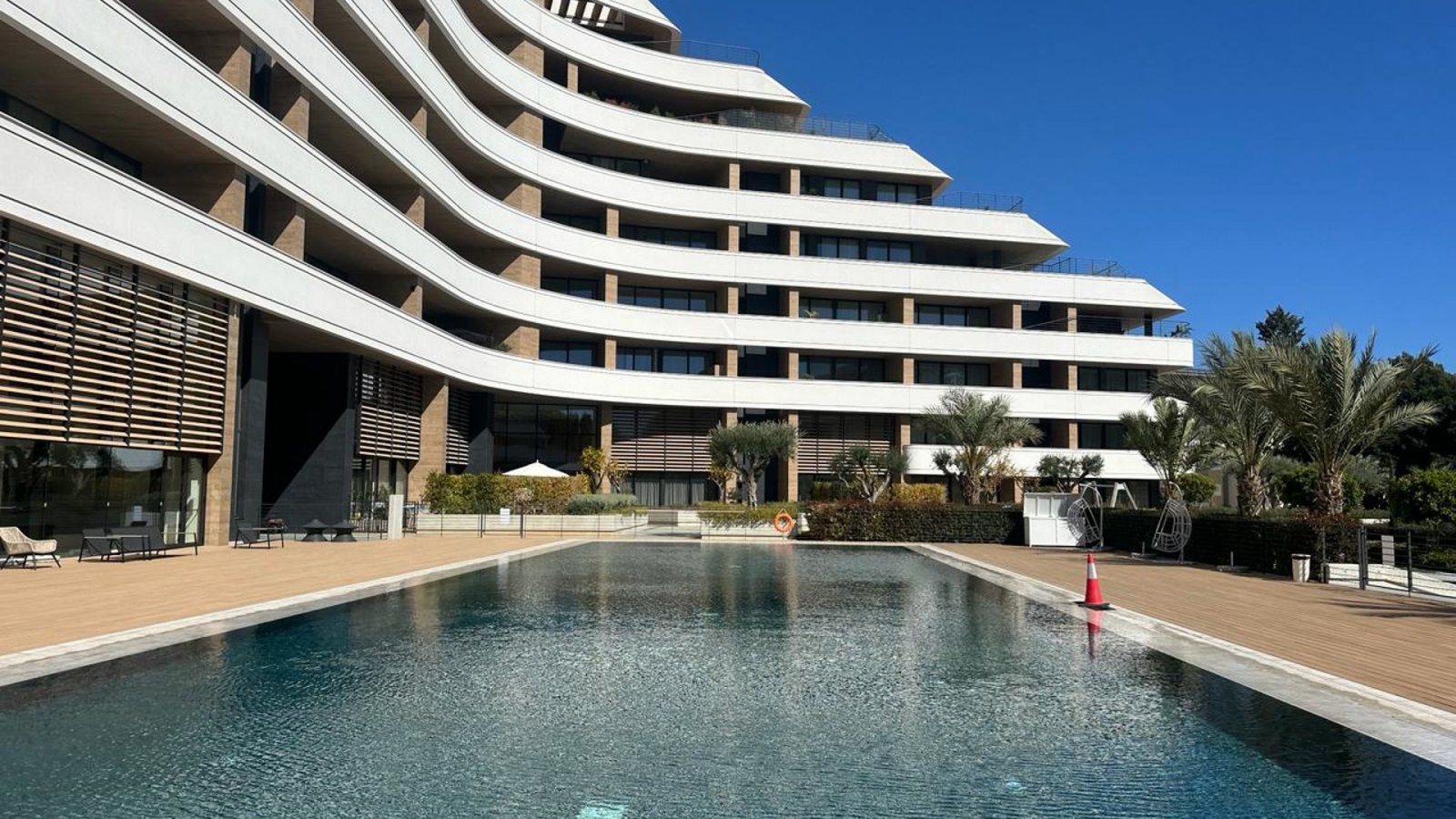 Limassol : Просторно 3+1, Най-голямото казино в Средиземно море с 3 бани 