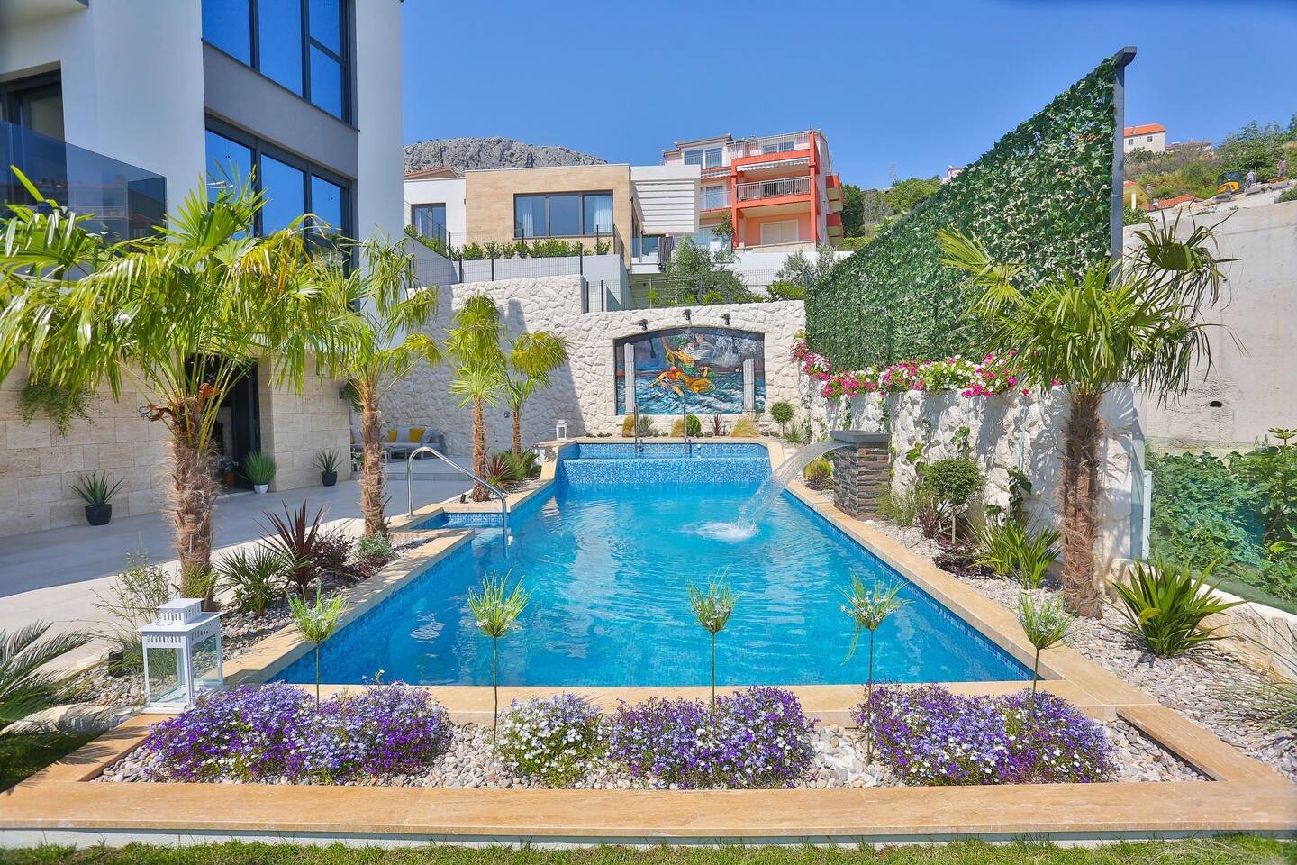 Дизайнерска вила, уелнес, басейн и панорамна гледка Кучине Сплит