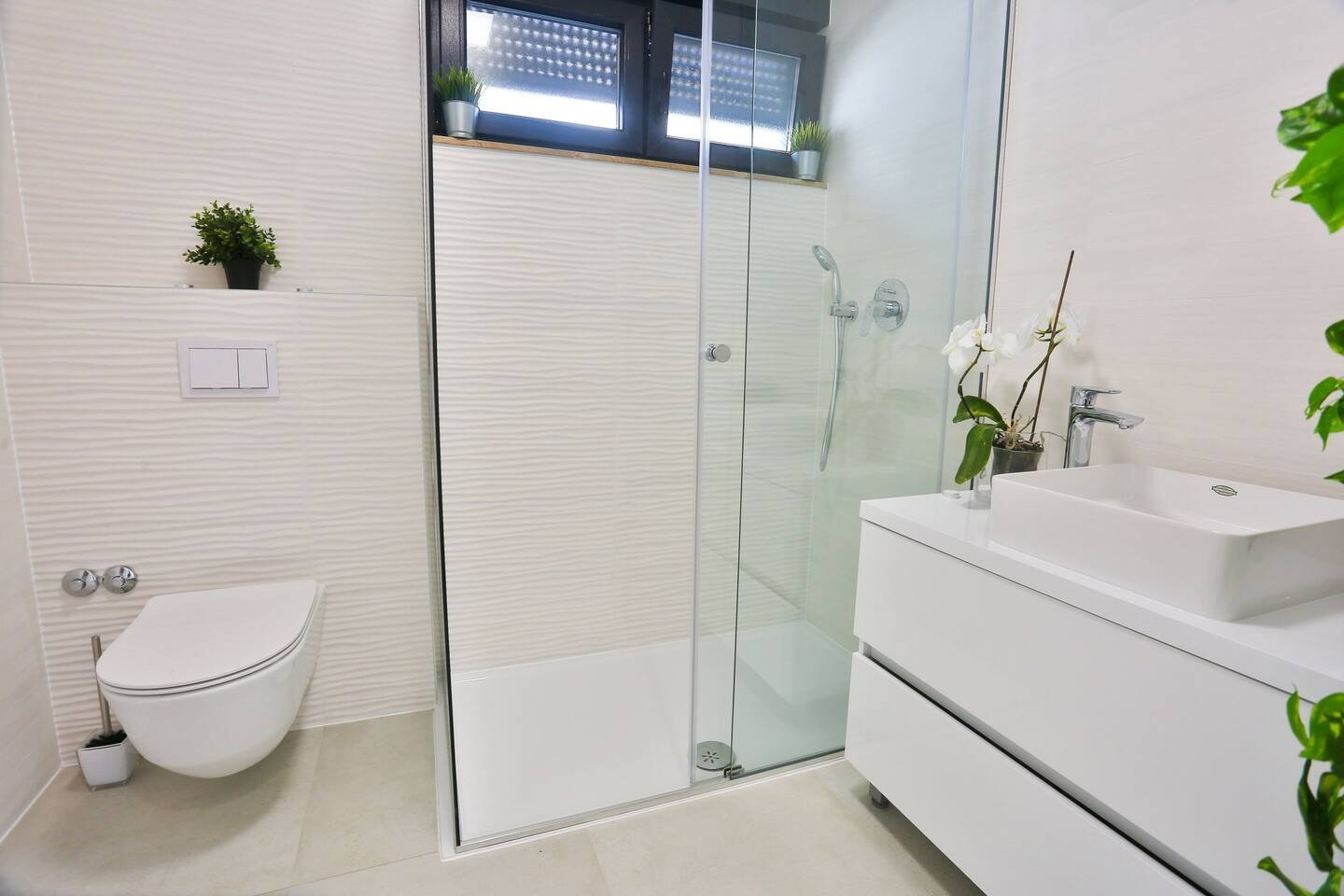 Дизайнерска вила, уелнес, басейн и панорамна гледка Кучине Сплит