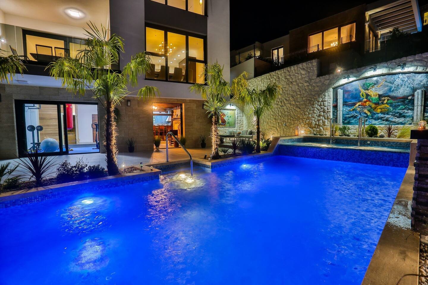 Дизайнерска вила, уелнес, басейн и панорамна гледка Кучине Сплит