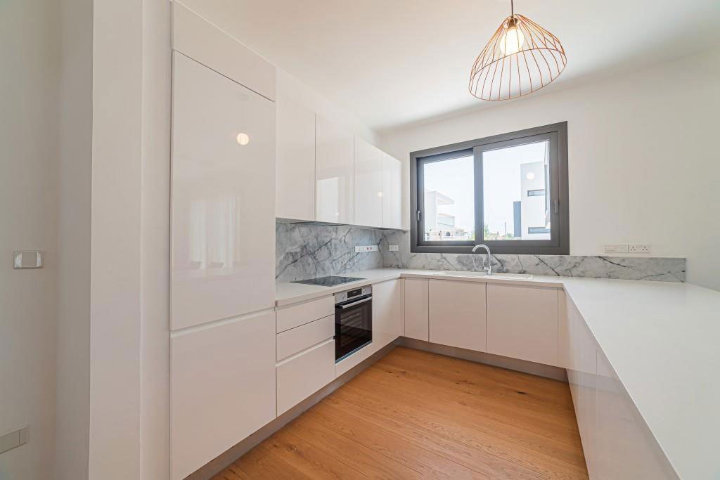 Инвестиция с три спални и две бани в Лимасол, гледка към морето