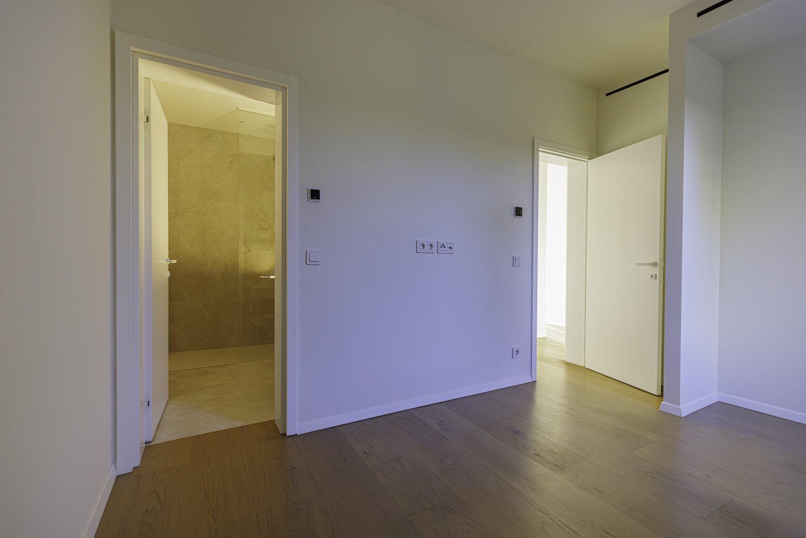 Модерен апартамент с градина, на 100 м от морето в топ курорт, Умаг, Савудрия, Истрия