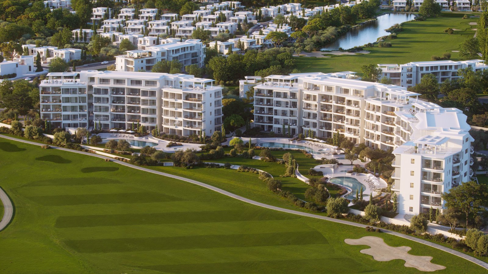 Луксозен тристаен апартамент точно до най-престижния голф клуб в Лимасол 