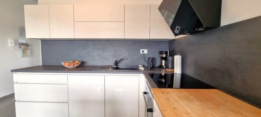 Модерно обзаведен, нов апартамент, с гледка към морето, Medulin