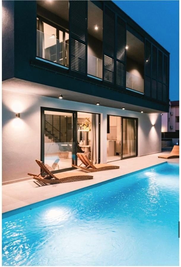 Дизайнерска вила с басейн и сауна на 350 м от морето, Шибеник