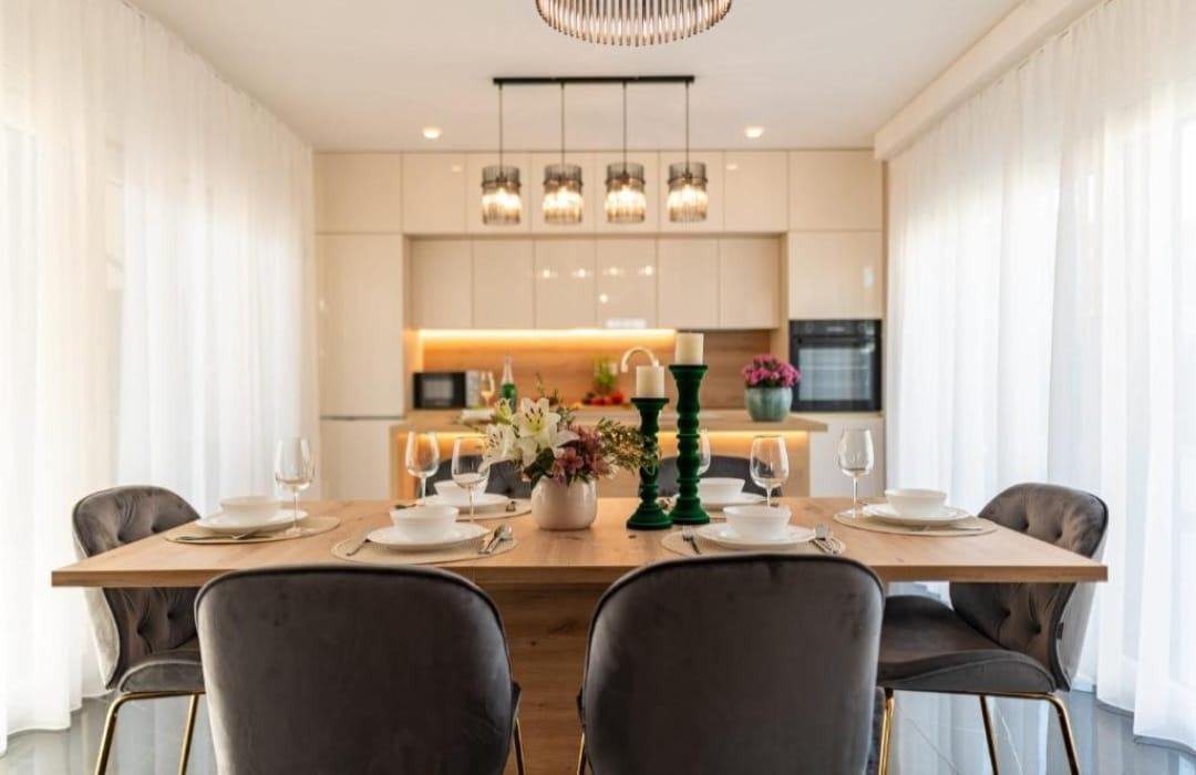 Модерна къща-близнак с гледка към морето и басейн на тихо място – Привлака