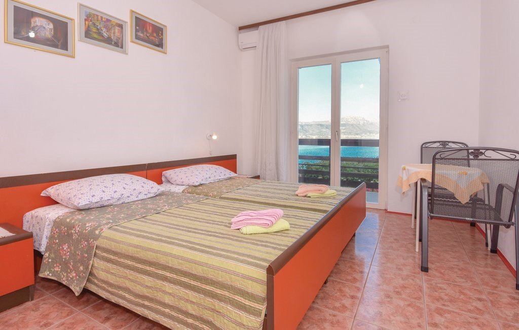 Изключителна къща на плажа, директен достъп до морето и панорамна гледка в Слатина, Чиово, Хърватия