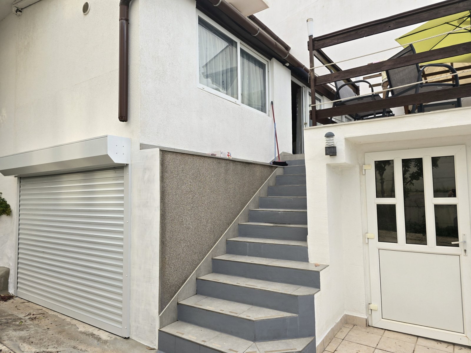 Изключителна къща на плажа, директен достъп до морето и панорамна гледка в Слатина, Чиово, Хърватия