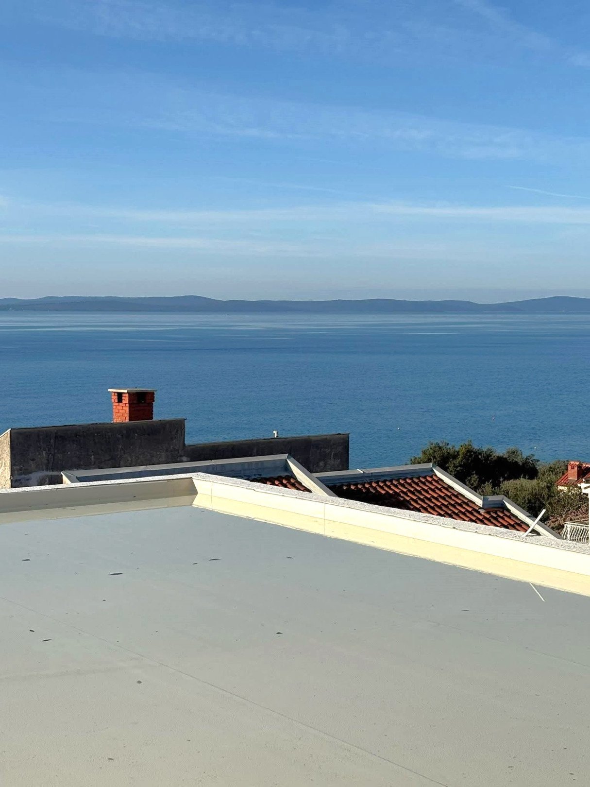 Kožino: Апартамент на партерен етаж с градина на 50 м от морето в Кожино 