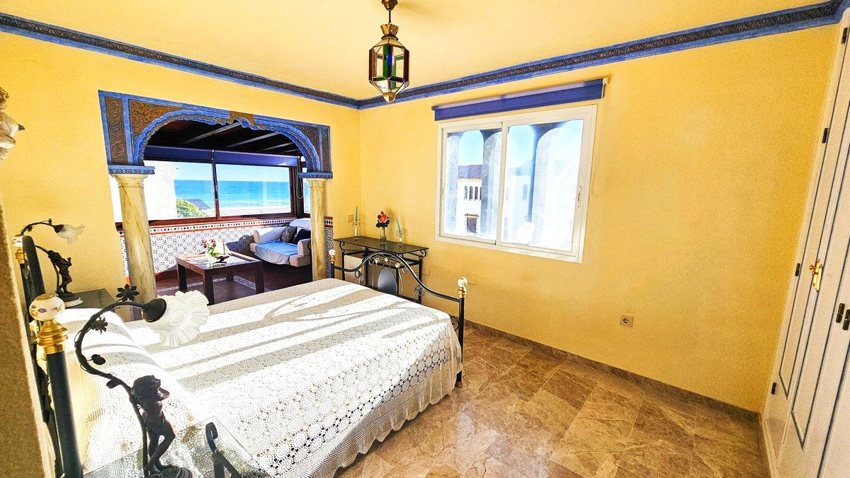 Стилна андалуска къща край морето с панорамна гледка – Марина де Касарес, Коста дел Сол