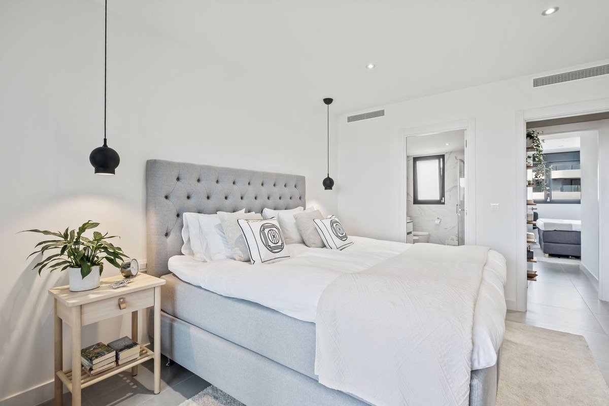 Абсолютен лукс: двуетажен пентхаус със спираща дъха гледка към морето в Естепона, Коста дел Сол