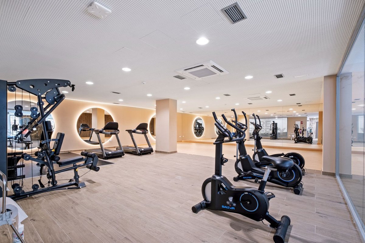 Абсолютен лукс: двуетажен пентхаус със спираща дъха гледка към морето в Естепона, Коста дел Сол