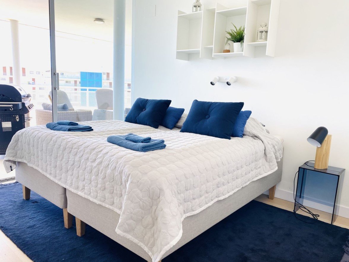 Луксозен апартамент със спираща дъха гледка към морето в престижната част на Фуенхирола