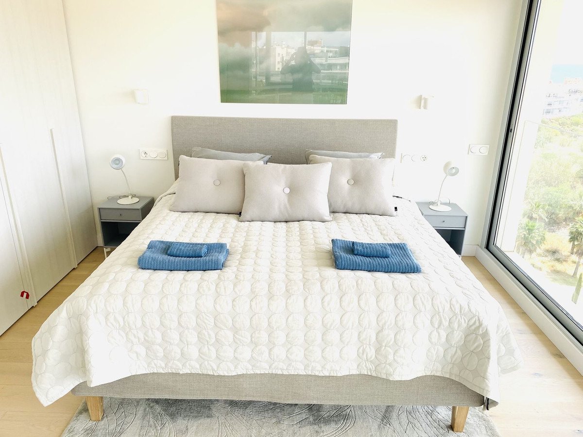 Луксозен апартамент със спираща дъха гледка към морето в престижната част на Фуенхирола