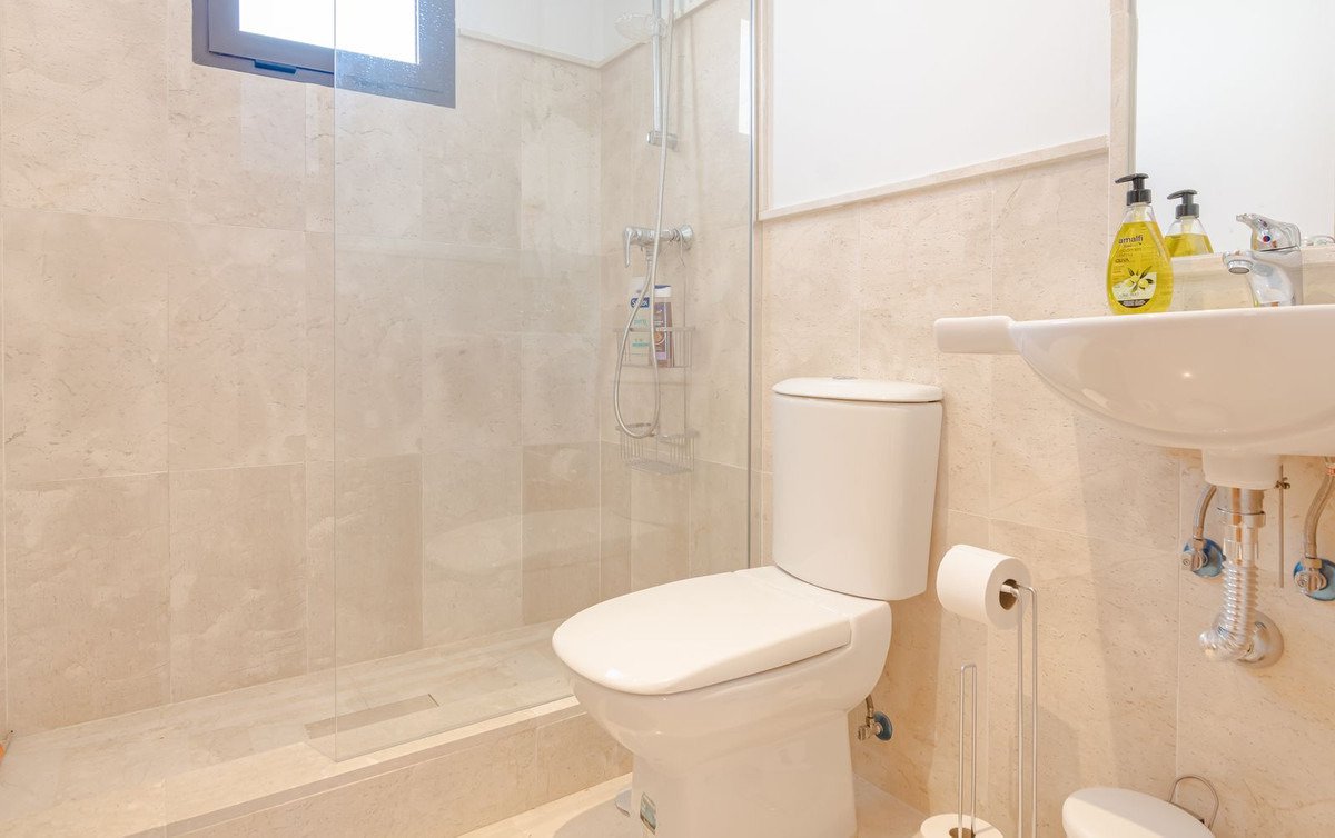 Ексклузивна оферта - луксозен пентхаус с гледка към морето в Casares Playa, Коста дел Сол