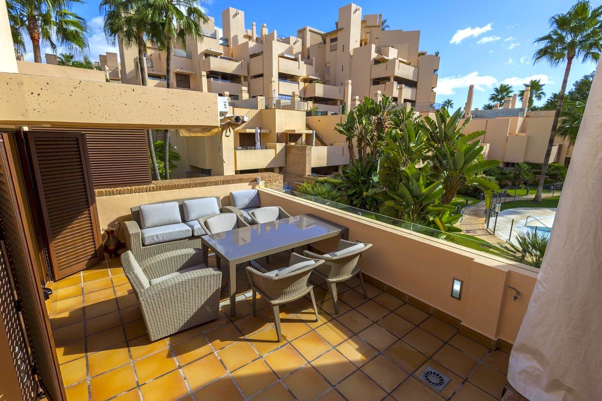 Ексклузивен двуетажен мезонет точно до морето в Естепона, Коста дел Сол