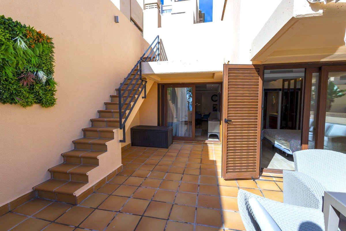 Ексклузивен двуетажен мезонет точно до морето в Естепона, Коста дел Сол