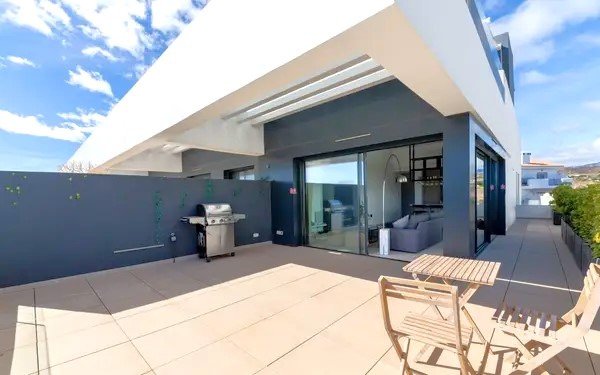 Модерен мезонет с гледка, частен басейн и лиценз за отдаване под наем – New Golden Mile, Естепона