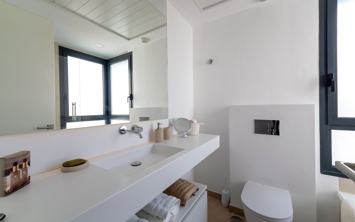 Модерен мезонет с гледка, частен басейн и лиценз за отдаване под наем – New Golden Mile, Естепона