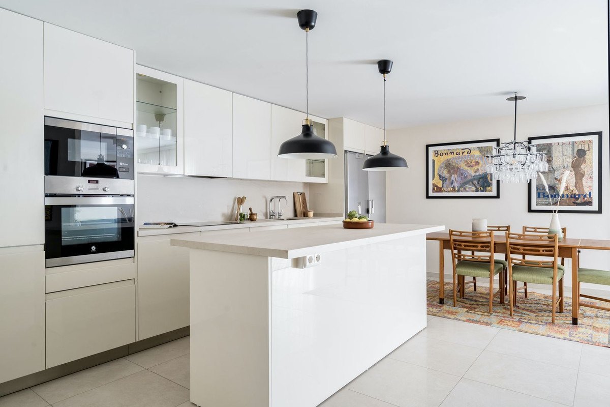 Пентхаус в сърцето на Сан Педро с панорамна гледка – модерна елегантност със средиземноморски привкус