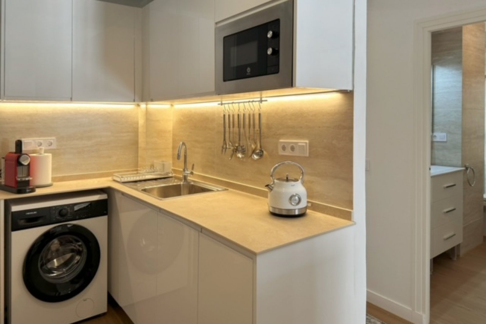 Луксозен апартамент с гледка към морето на първа линия - само за тези, които искат най-доброто от Торевиеха