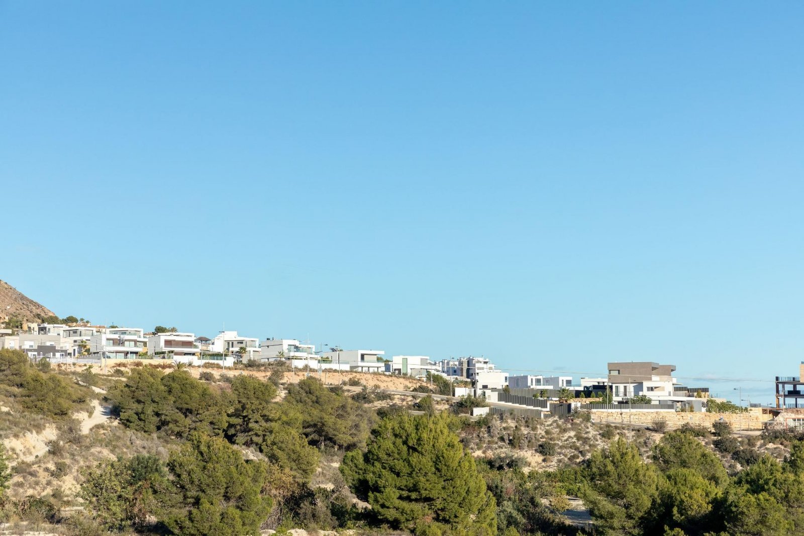 Стилен апартамент с тераса край голф игрището и морето – Финестрат