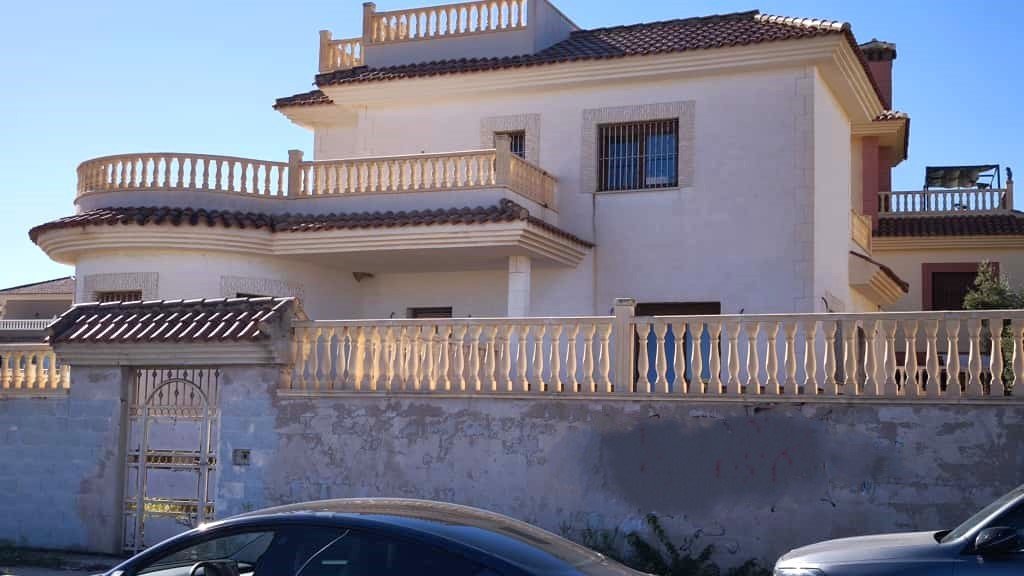 Torrevieja, Alicante: Елегантна вила с басейн близо до солени лагуни и плажове, Торевиеха 