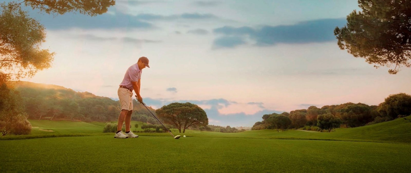 Стилен апартамент с две спални и тераса в престижното място на Бенахавис, Коста дел Сол